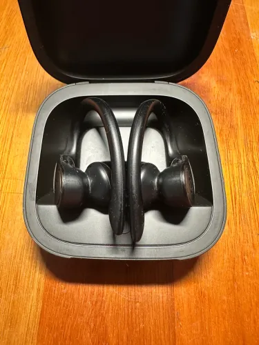 Fone Powerbeats Pro/ pequena avaria 