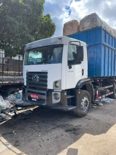 Volkswagen Constellation 6x2 | Motor Cummins 250 cv.