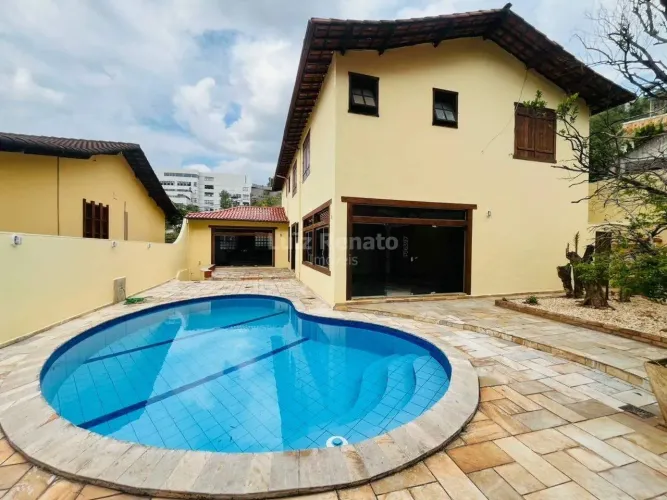 Casa à venda no bairro Santa Lúcia
