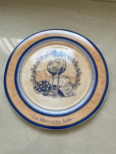 Prato porcelana estampado queijos e vinhos importado