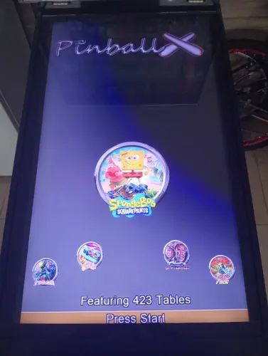 Máquina pinball com 500 mesas