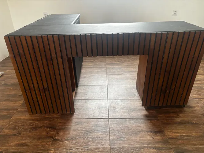 Escrivaninha em L Amadeirada com Design Moderno