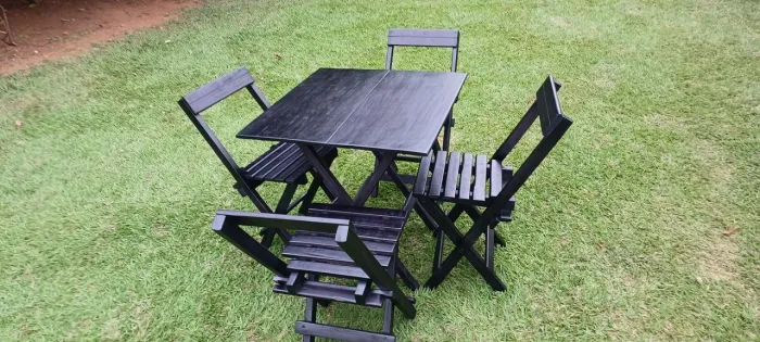 Jogo de mesa 75x70cm dobrável com 4 cadeiras cor preto