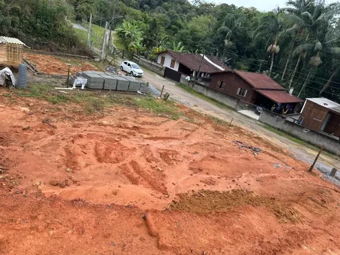 Oportunidade de investimento para moradia ou lazer. Terreno. Pego carro na negociação.