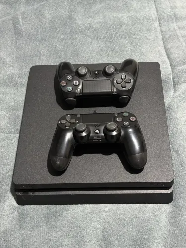 Ps4 slim 