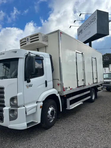 Volks Constellation 17-250 com câmara fria