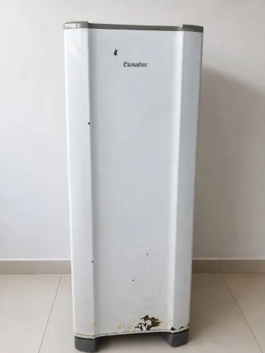 Geladeira Esmaltec
