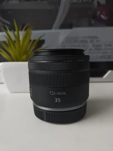 Canon RF 35mm F1.8 macro IS STM