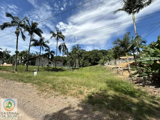 Amplo terreno de 2060,52 m²