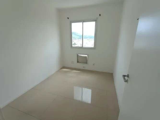 Apartamento com 3 quartos no condomínio Beija-flor em Nilópolis