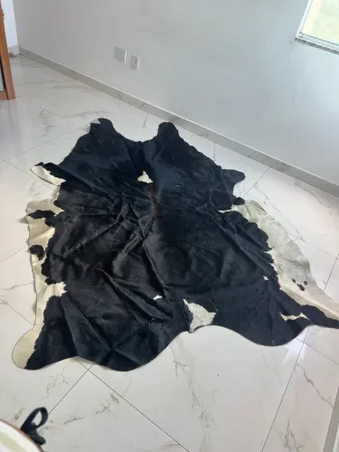 TAPETE DE COURO DE VACA INTEIRO
