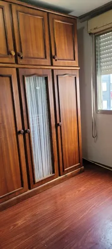 Vendo 2 guarda-roupas um 3 portas e outo 2 portas, ótimo preço