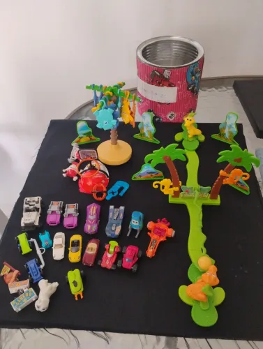 MEGA LOTE PREMIUM: Kinder Maxi Natoons + 16 Carrinhos Colecionáveis + Lata Artesanal