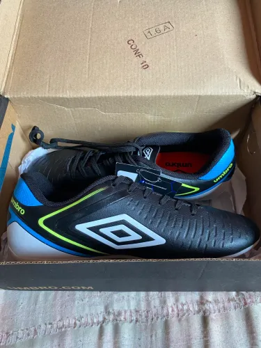 Chuteira Umbro original ?nunca usada?