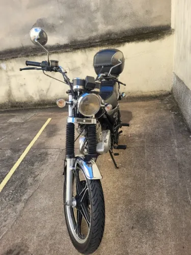 Suzuki Intruder 125 bem conservada...