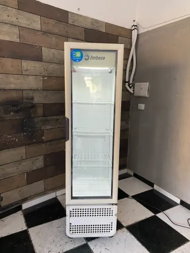Vendo expositora imbera porta de vidro 127 volts 217 litros original