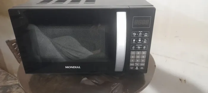 Micro-ondas novo .21 Lt. Aceitamos cartões e tem convessa .