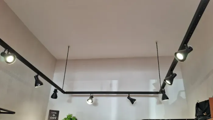 Perfilado de iluminação preto