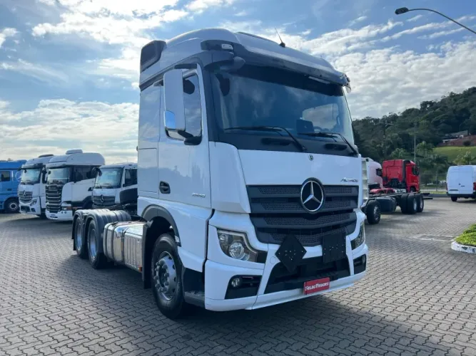 Mercedes-Benz Actros 2548 LS 6x2 | Selectrucks.