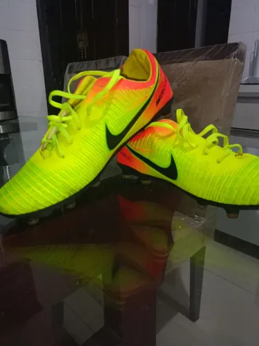 Chuteira Nike Mercurial