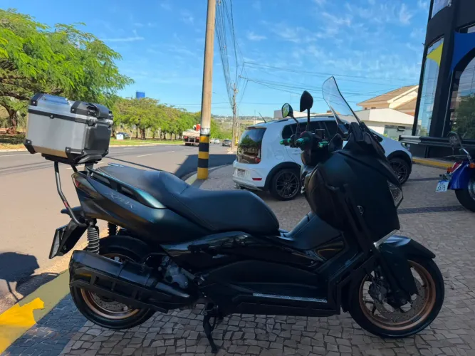 YAMAHA XMAX 250