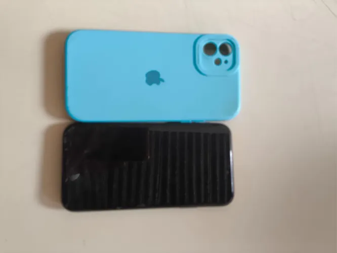 Vendo iPhone 1164gb memória preto saúde da bateria 109% barato pra vender logo