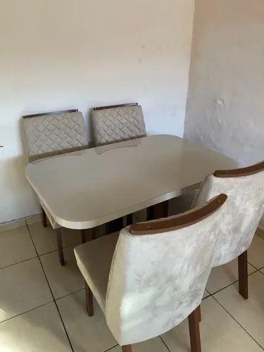 Mesa de jantar 4 Cadeiras