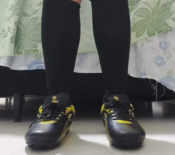 Vendo essa chuteira nova número 42