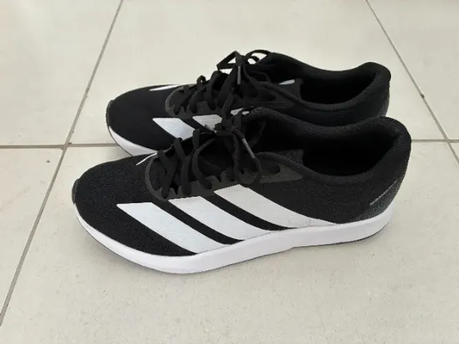 Vendo tenis adidas tamanho 42