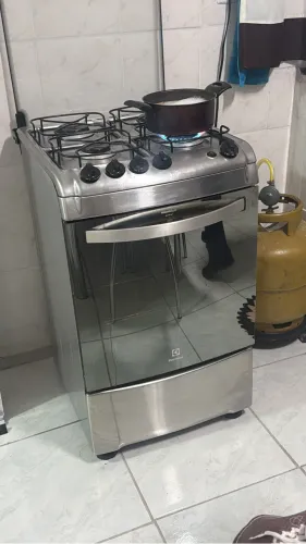 Fogão Eletrolux 4 bocas mas forno