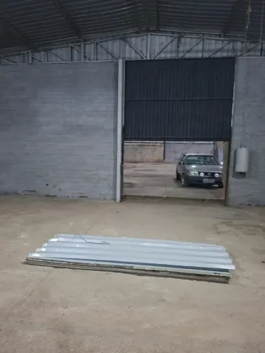 Galpão/Depósito/Armazém para aluguel possui 900 metros quadrados