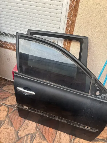 Porta Megane direita ano 2008 R$ 300