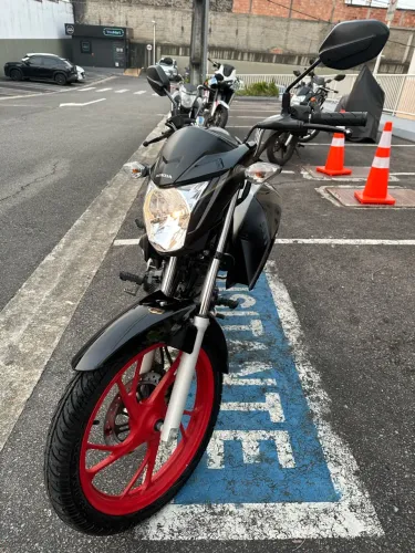 VENDO CG TITAN 2023 COR PRATA