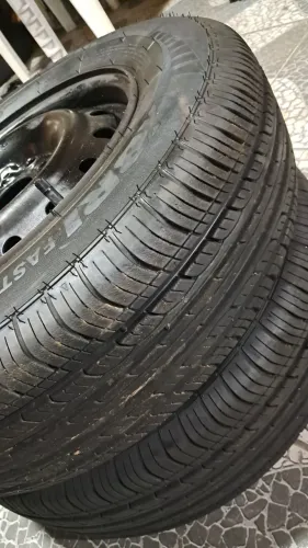 Pneu com aro R13 Oportunidade.