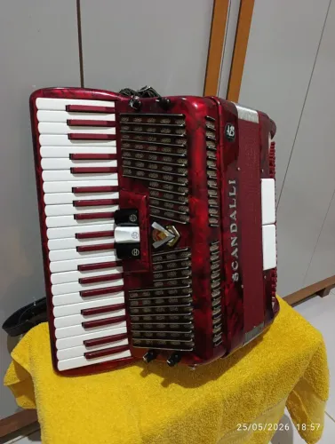 Acordeon scandalli 120 baixo 