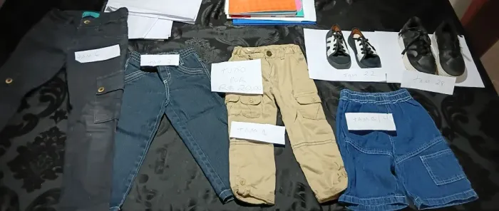 Roupas e tênis infantil ..tam nas peças..tudo por 20,00