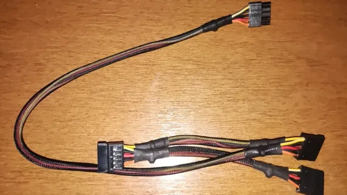 Cabo Fonte Modular 6 Pinos Para 3x SATA (Padrão Corsair / Sleeved)