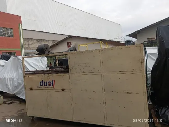 *VENDO MÁQUINA PARA MOLDAGEM*