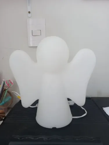 Vende-se luminária em formato de anjo