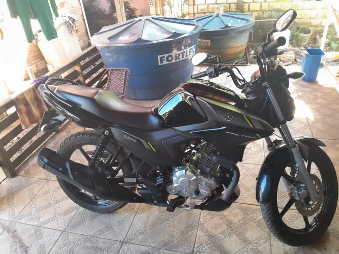 Vendo essa moto ano 2025 sermi nova pronto so pra tran motivo da venda doença
