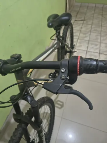 Vendo BICICLETA completa com suspensão dianteira aro29 mito nova