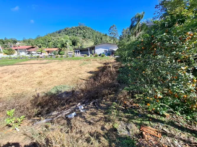 Vendo terreno de 930 m2.