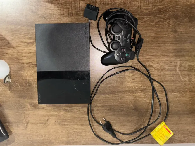 PlayStation 2 Slim Modelo SCPH-90001