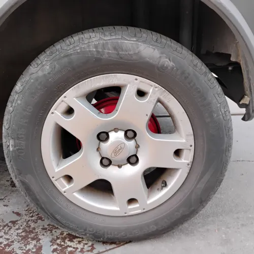 Roda da Ecosport original com pneu