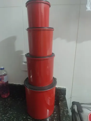 Vendo 40 retirar no laranjeiras 4 potes novos valor único