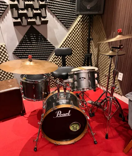 Bateria PEARL ROADSHOW BUMBO 18 pratos Zildjan B20 competa