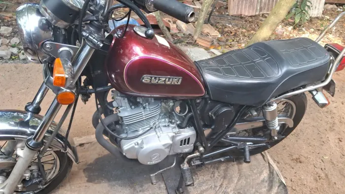 Vendo Suzuki intruder 250cc de barbada!