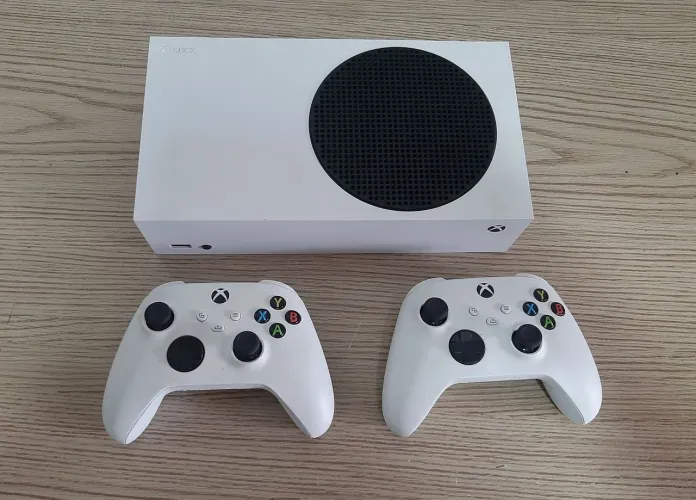 Promoção Xbox Series S 512GB SSD 2 Controles( ATE 18X NO CARTÃO)