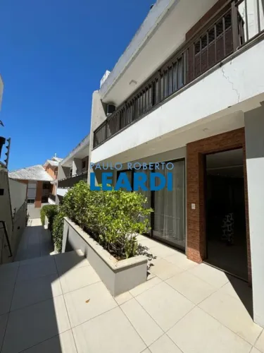 CASA EM CONDOMÍNIO - LAGOA DA CONCEIÇÃO - SC