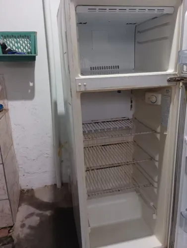 VENDO GELADEIRA BARATO